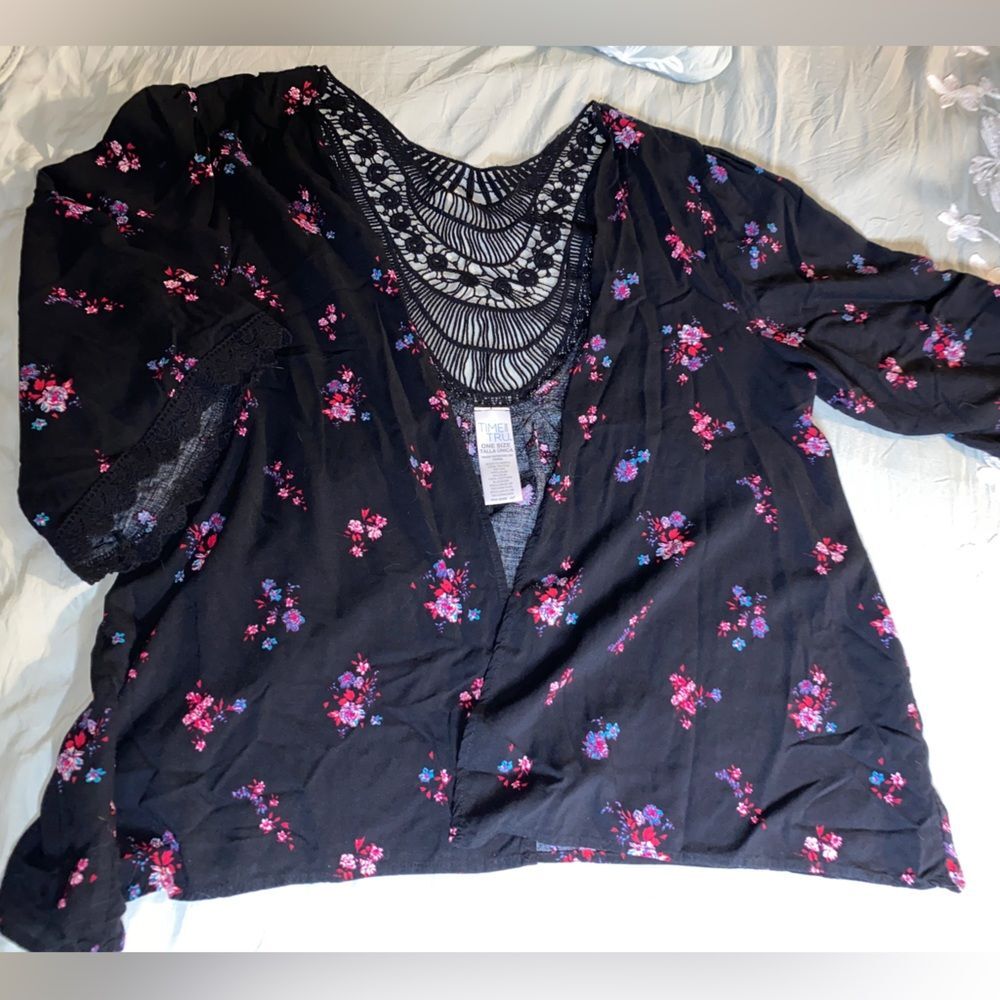 Time and True cover up. Black floral kimono One size